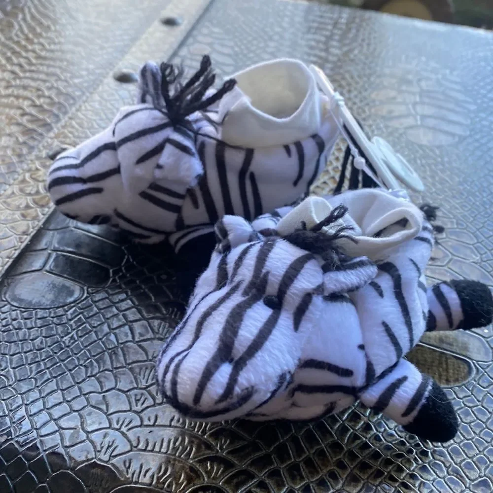 Rare vintage Zebra 🦓 Baby slippers that Rattle 0 to 6 months